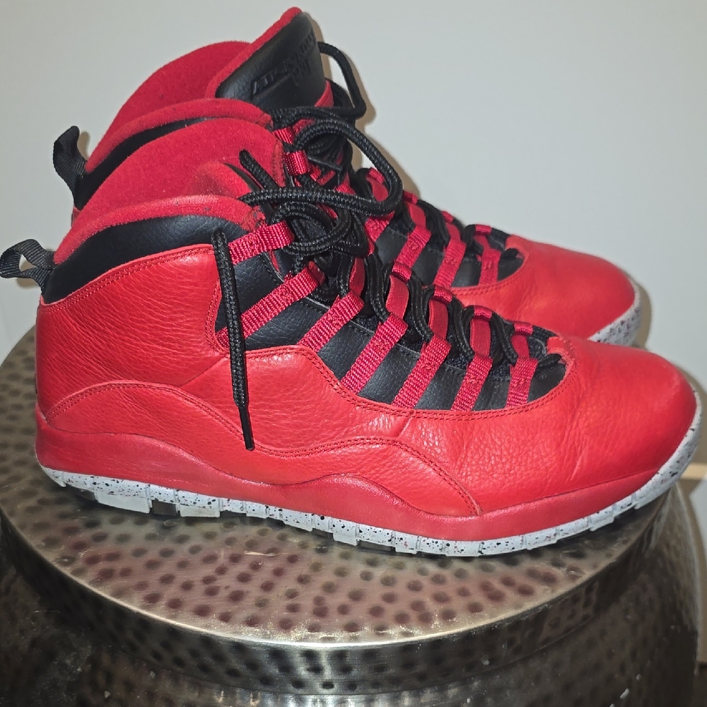 Nike Air Jordan 10 Retro "Bulls Over Broadway" sneakers. 